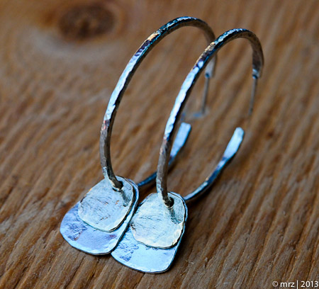 MEDIUM SILVER HOOPS